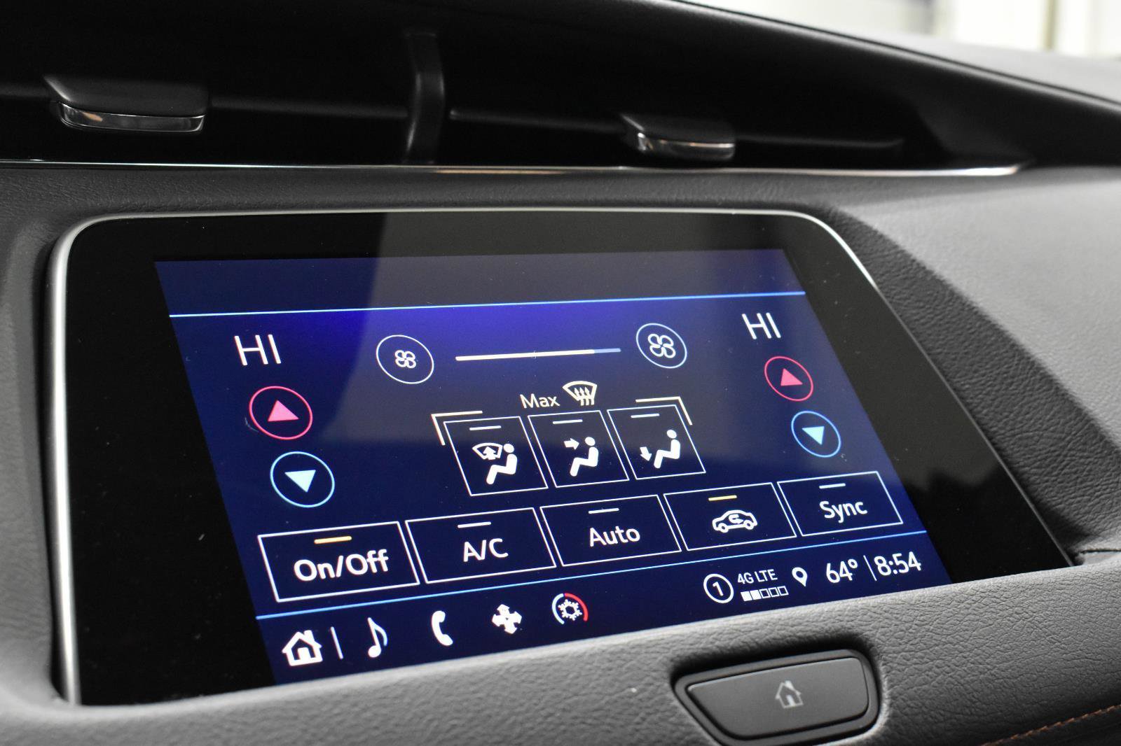 Certified 2023 Cadillac XT4 Sport w/ Cold Weather Package image 18