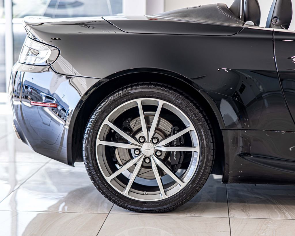 Used 2010 Aston Martin V8 Vantage Roadster RWD image 11