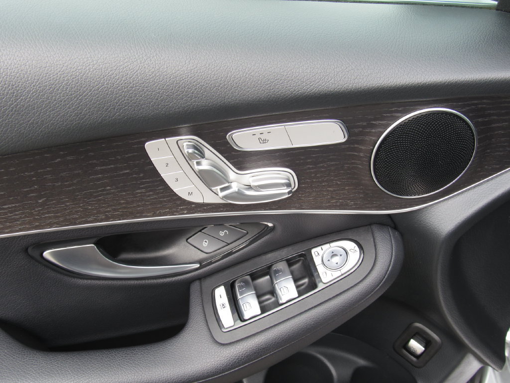 Used 2020 Mercedes-Benz GLC 300 4MATIC image 7