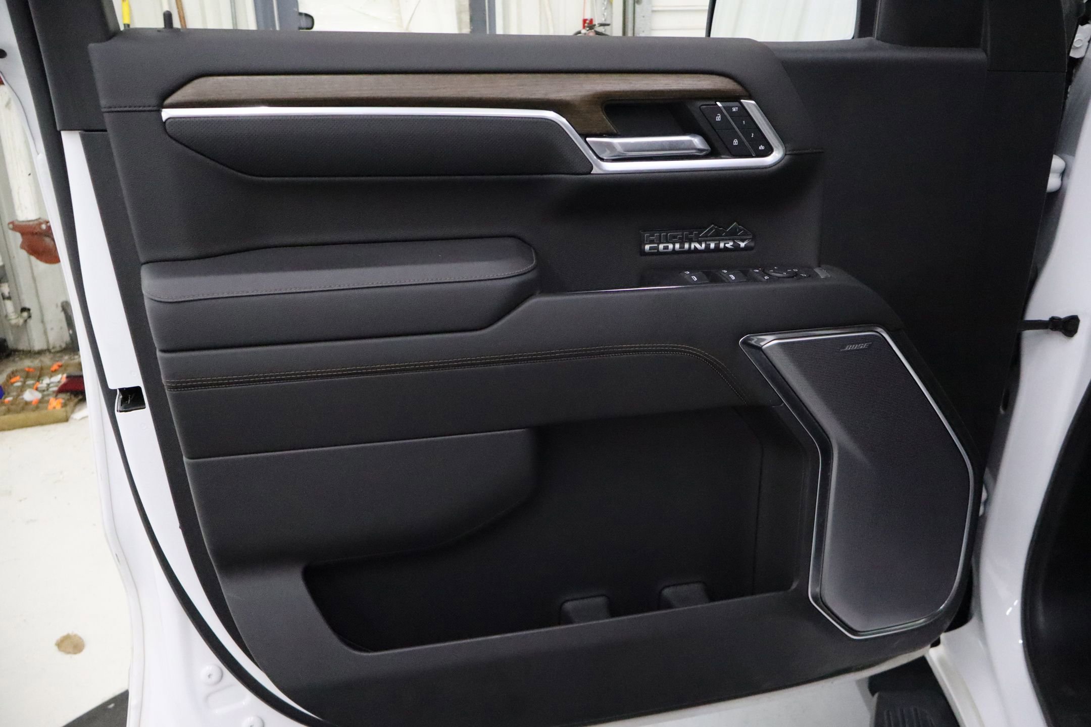 Used 2022 Chevrolet Silverado 1500 High Country w/ Technology Package image 11