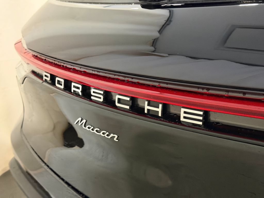 Certified 2026 Porsche Macan AWD/4WD image 25
