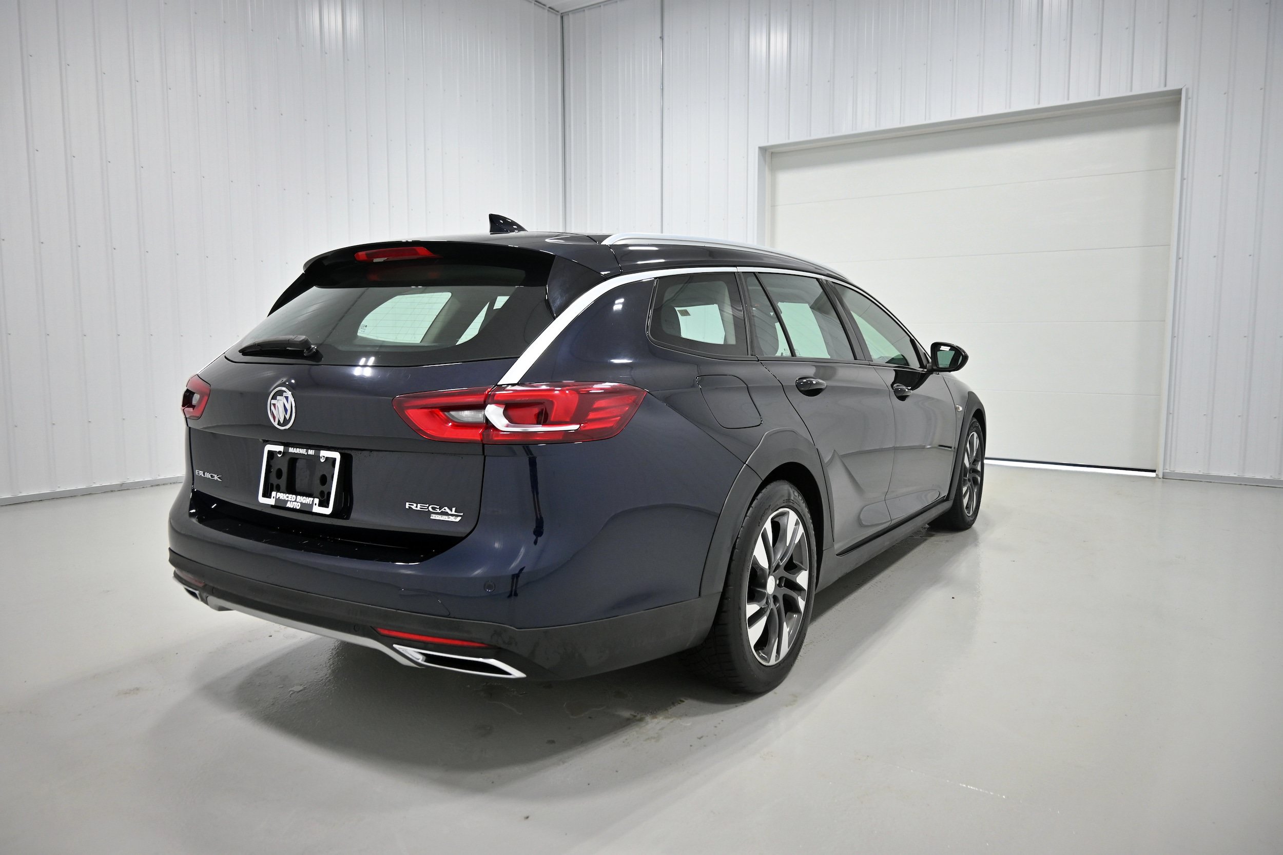 Used 2018 Buick Regal Essence w/ Driver Confidence Package #1 AWD/4WD image 33