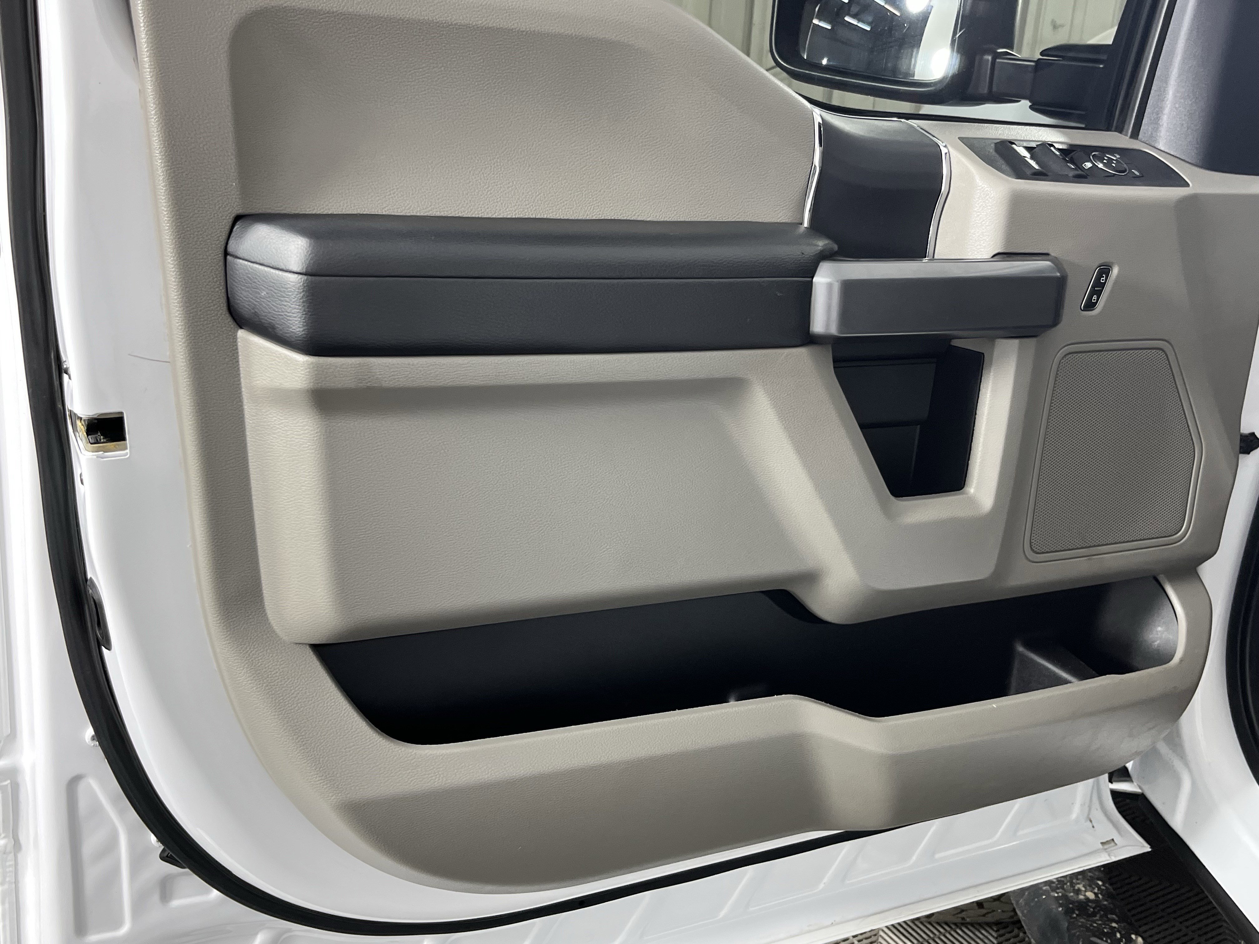 Used 2022 Ford F350 XLT w/ XLT Value Package image 15