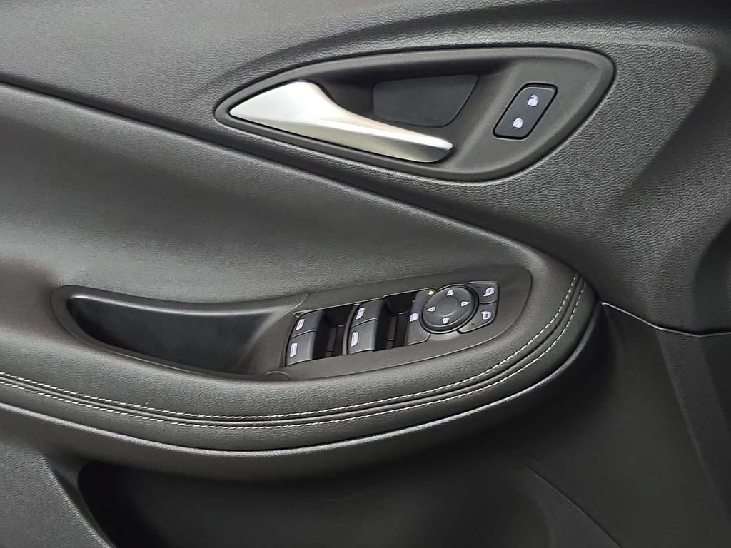 Used 2023 Buick Encore GX Preferred w/ Cold Weather Comfort Package AWD/4WD image 28