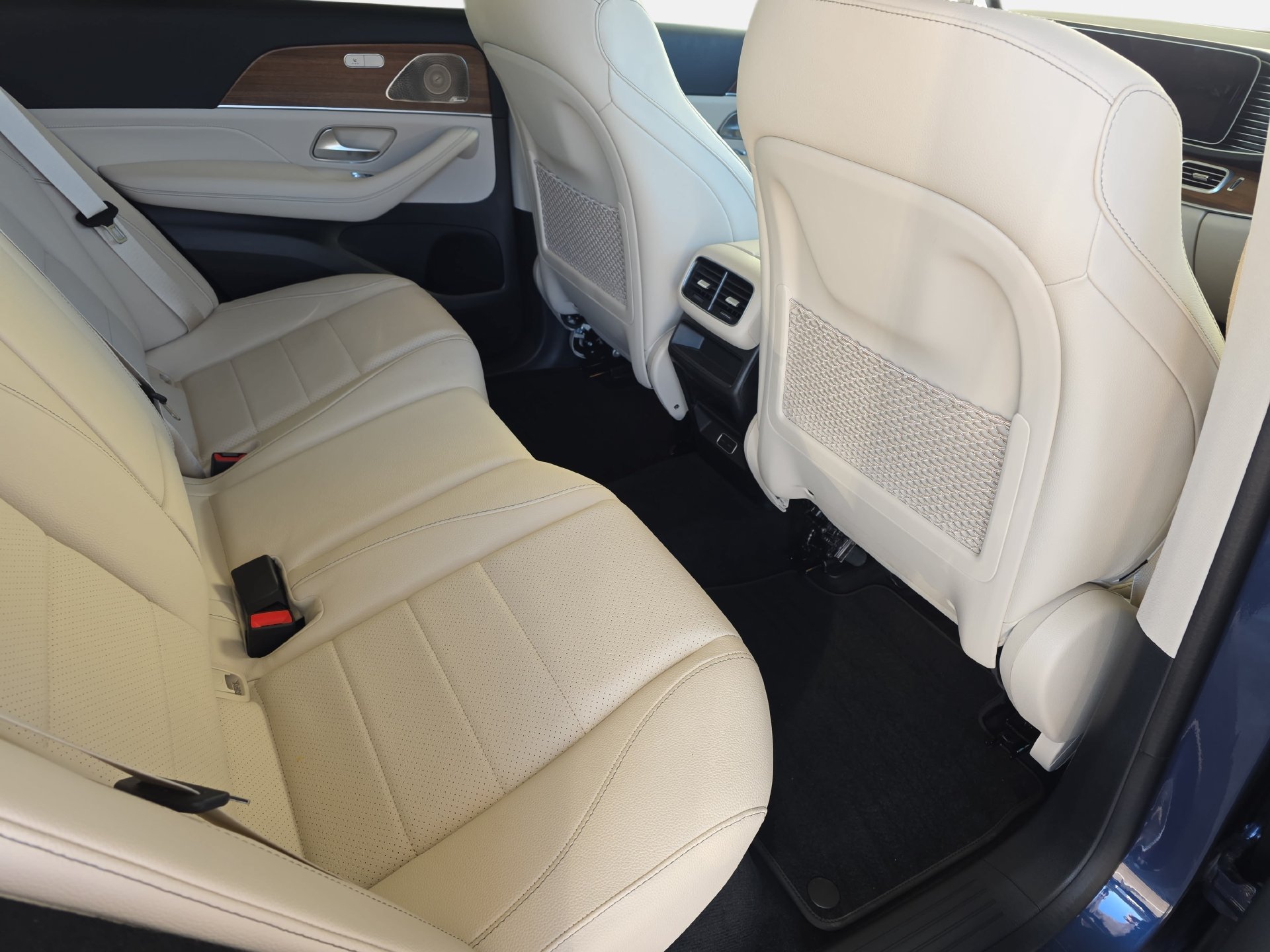 Used 2025 Mercedes-Benz GLE 450e 4MATIC image 9