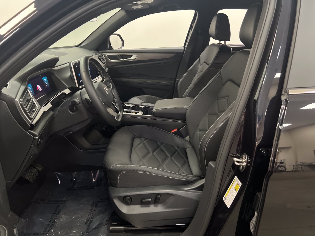 Used 2024 Volkswagen Atlas Cross Sport SE FWD image 12