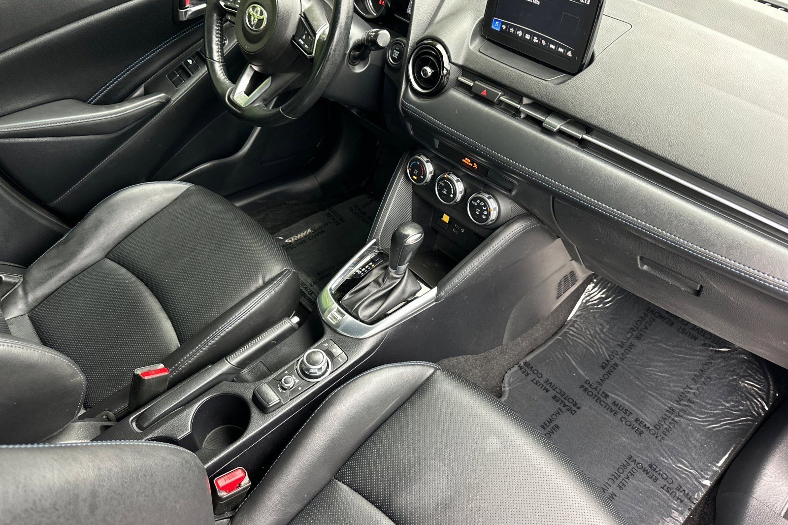 Used 2020 Toyota Yaris XLE image 12