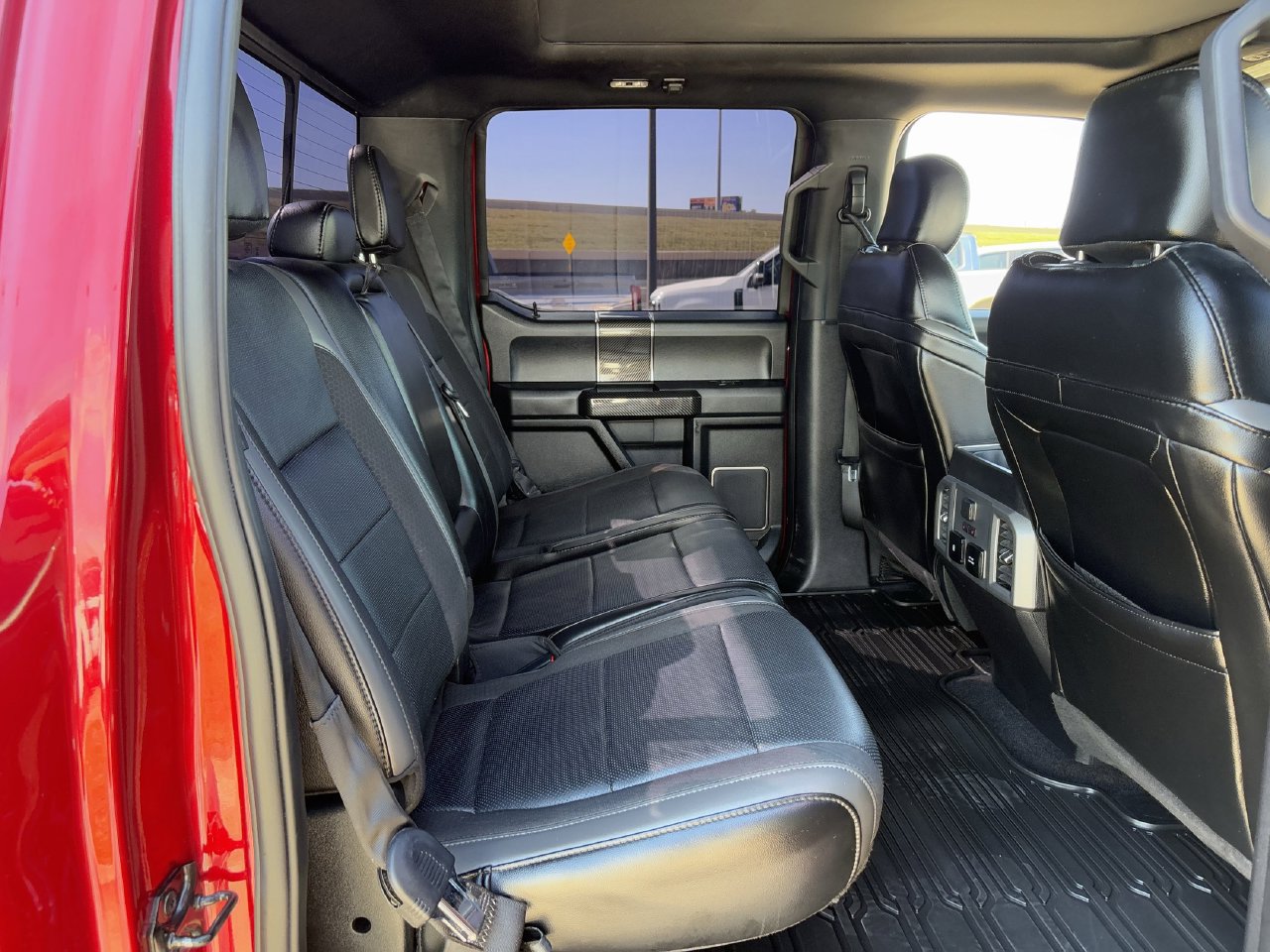 Used 2019 Ford F150 Raptor w/ Equipment Group 802A Luxury AWD/4WD image 31
