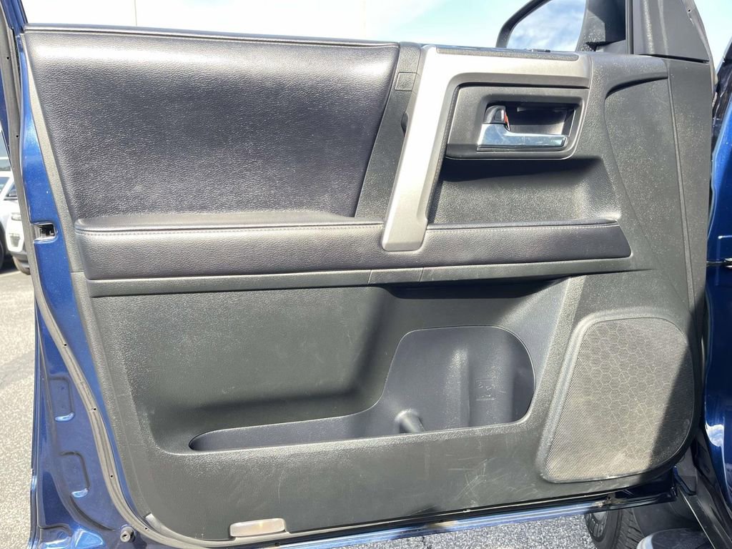 Used 2017 Toyota 4Runner SR5 Premium image 12