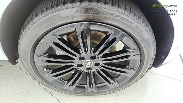 Used 2025 Land Rover Range Rover SE image 56