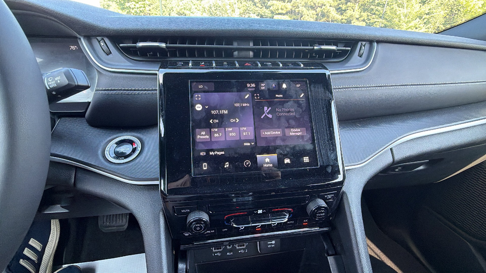 Used 2025 Jeep Grand Cherokee Laredo X RWD image 31
