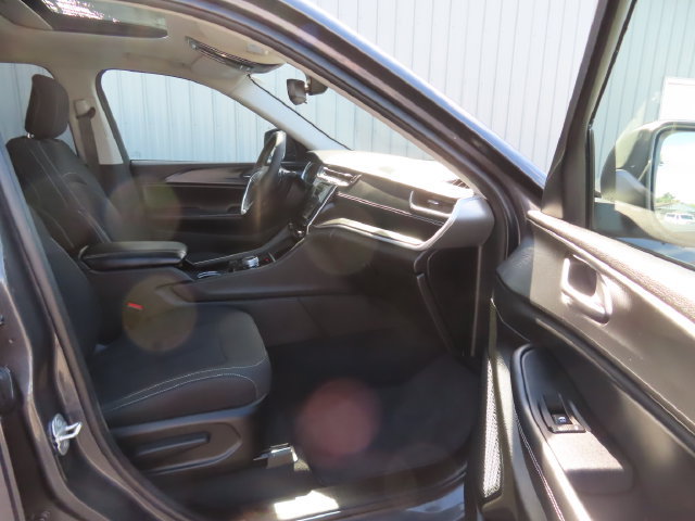 Used 2023 Jeep Grand Cherokee L Laredo w/ Luxury Tech Group I AWD/4WD image 23