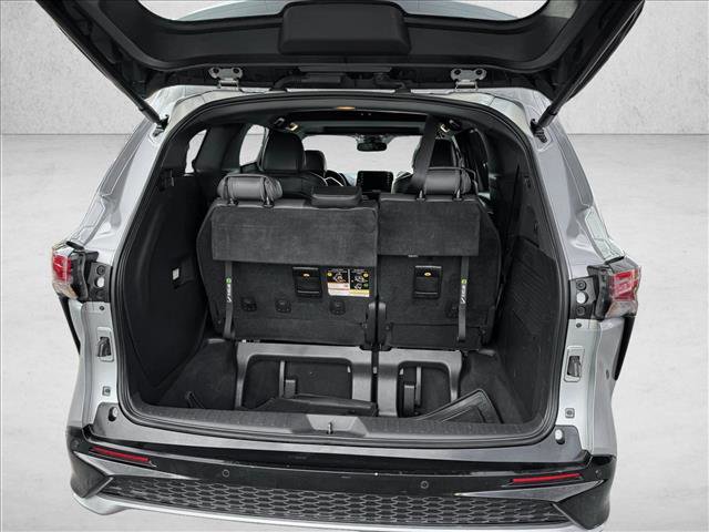 Used 2022 Toyota Sienna XSE w/ XSE Plus Package image 7