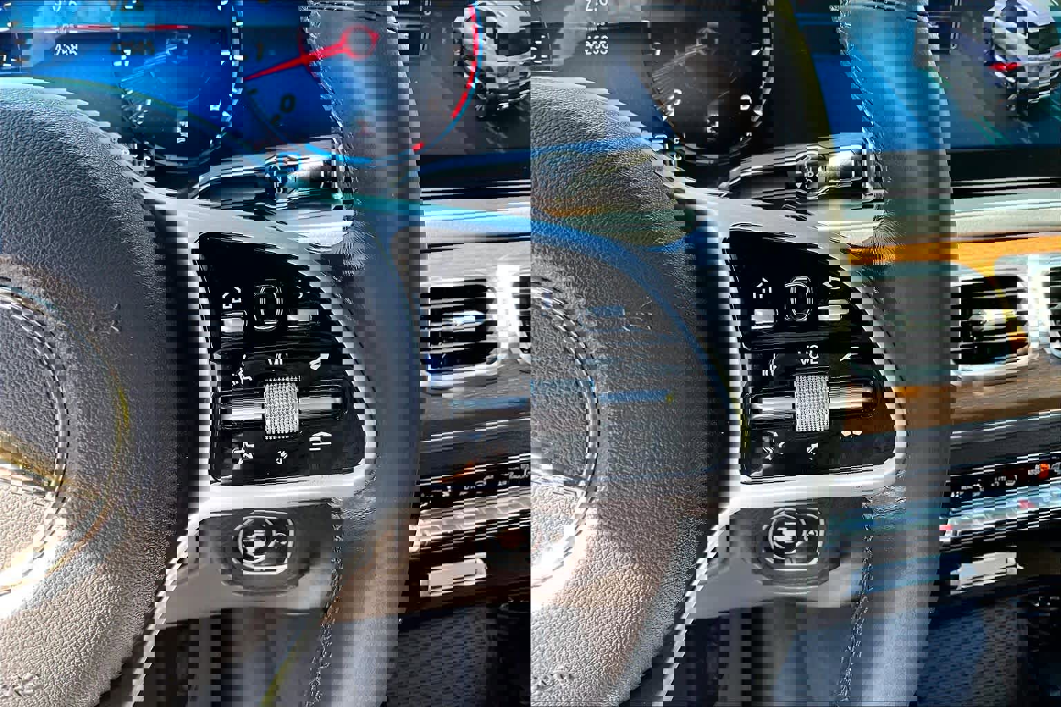 Used 2020 Mercedes-Benz GLE 350 4MATIC w/ Premium Package image 25