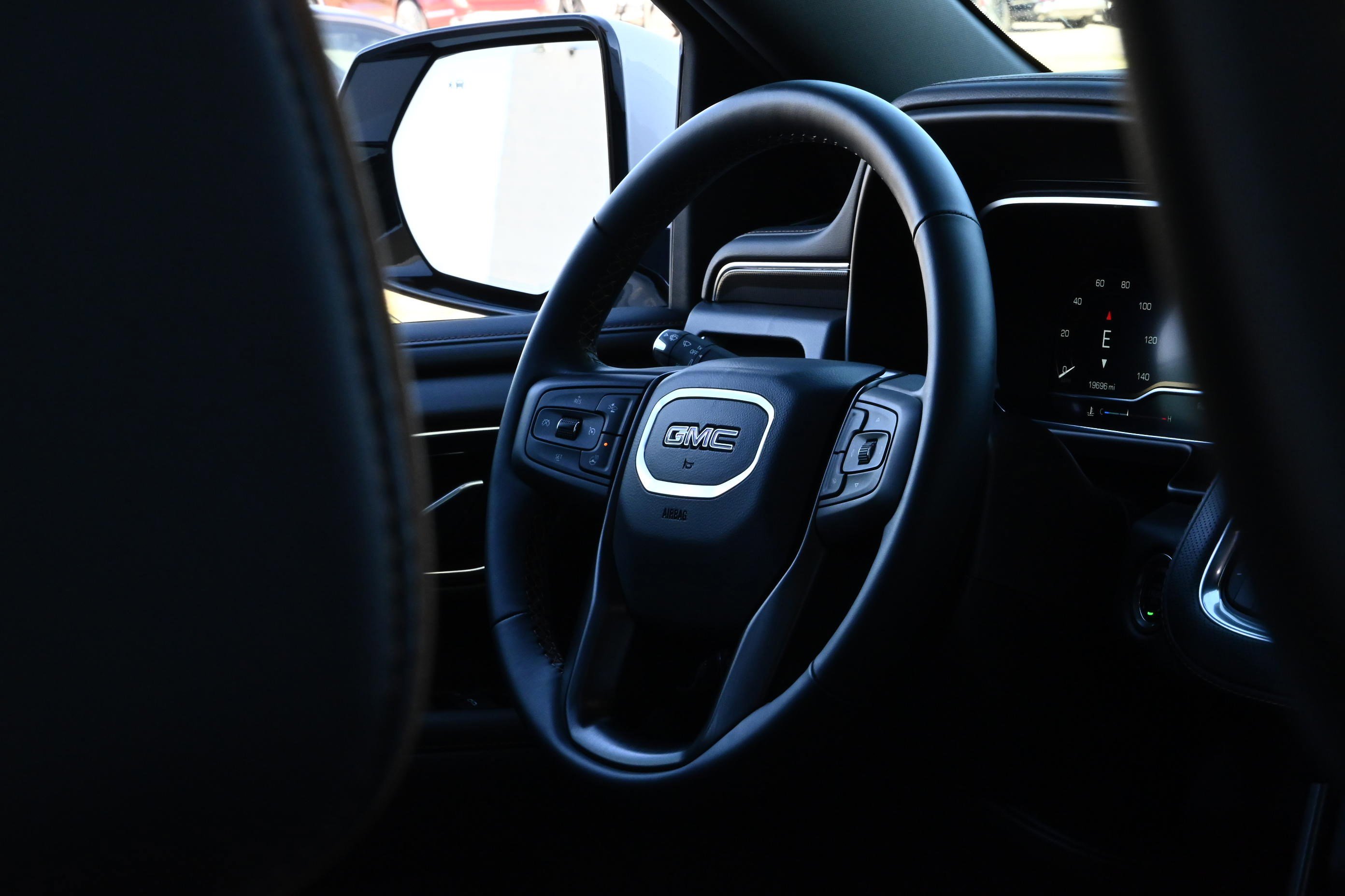 Used 2024 GMC Yukon AT4 w/ Technology Package image 23