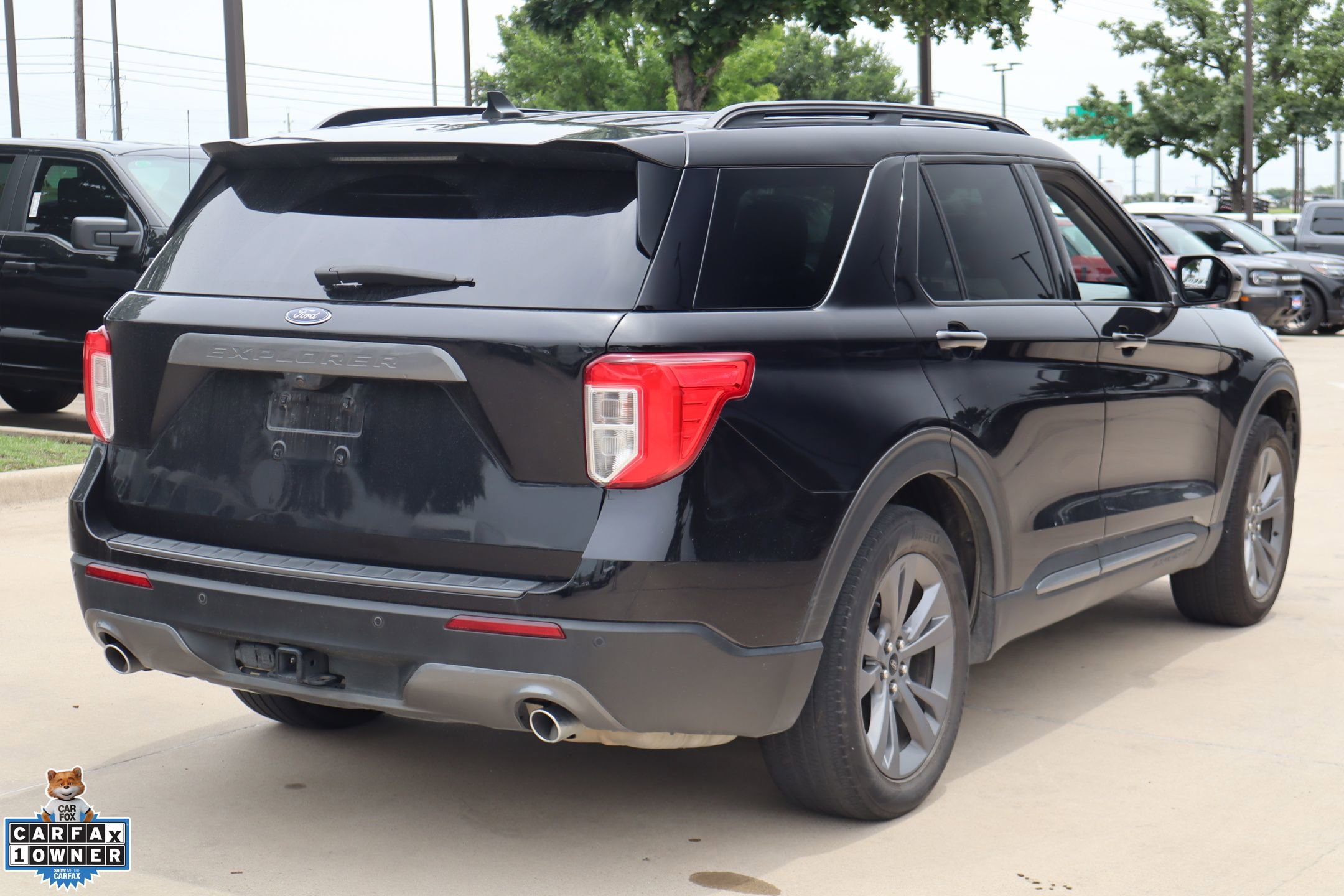 Used 2023 Ford Explorer XLT w/ Equipment Group 202A RWD image 3