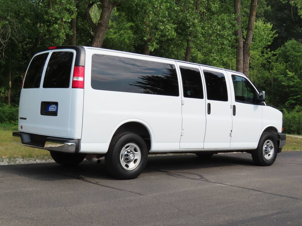 Used 2017 Chevrolet Express 3500 LT w/ LT Preferred Equipment Group RWD image 3
