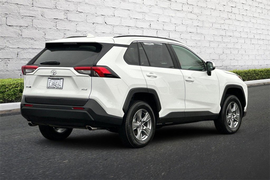Used 2025 Toyota RAV4 XLE image 4