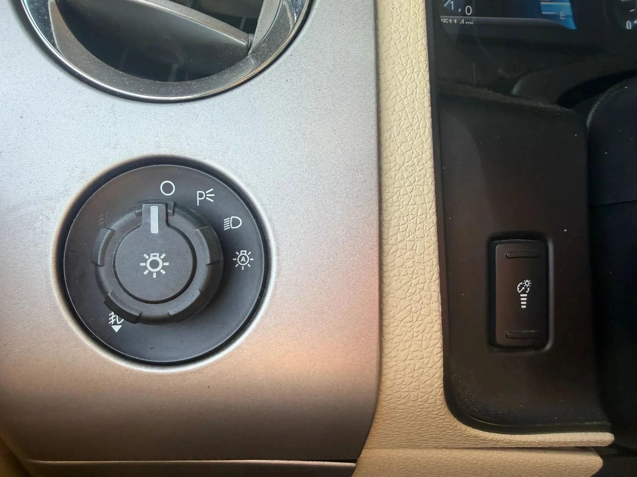 Used 2017 Ford Expedition Limited AWD/4WD image 16