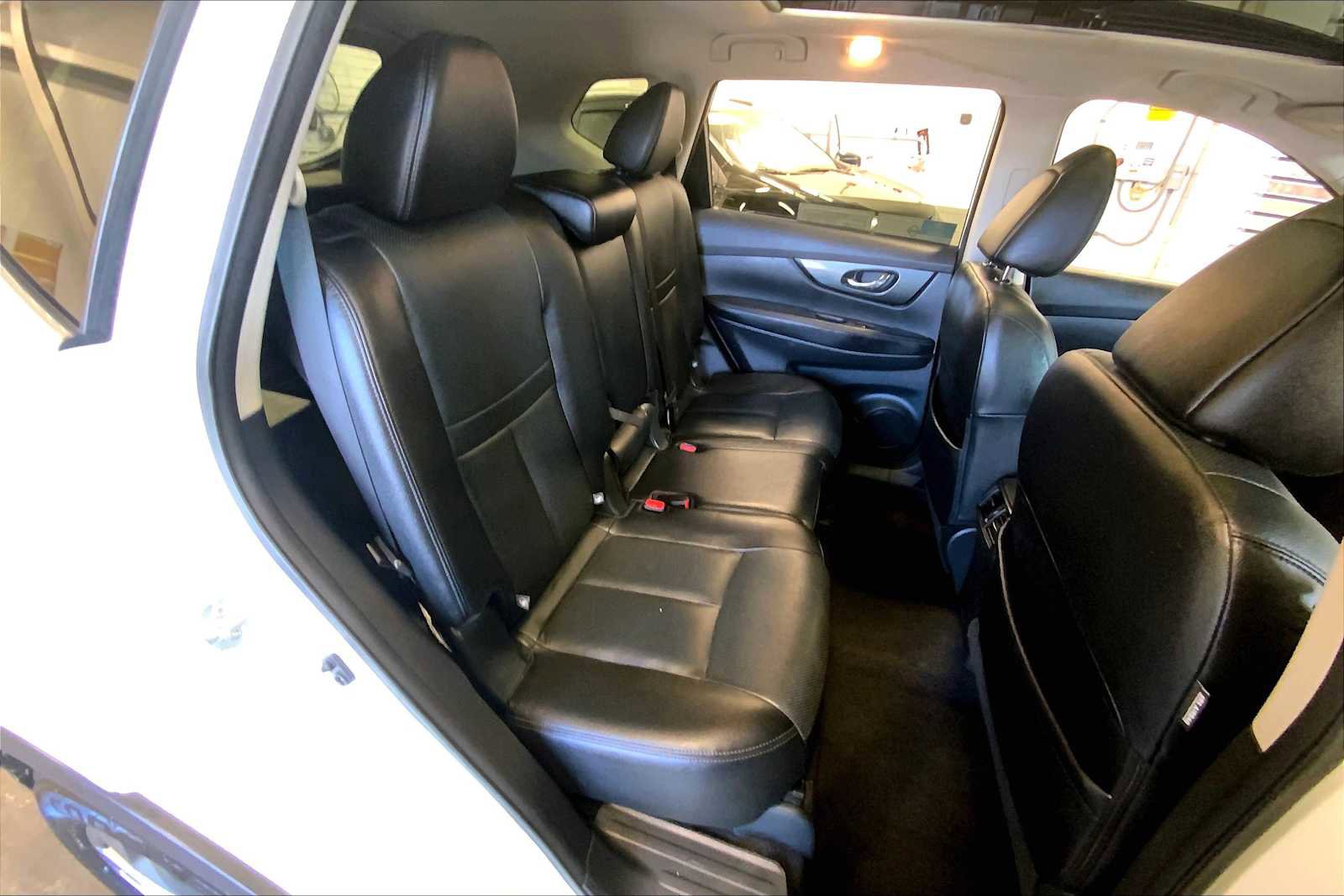 Used 2016 Nissan Rogue SL w/ SL Premium Package image 19