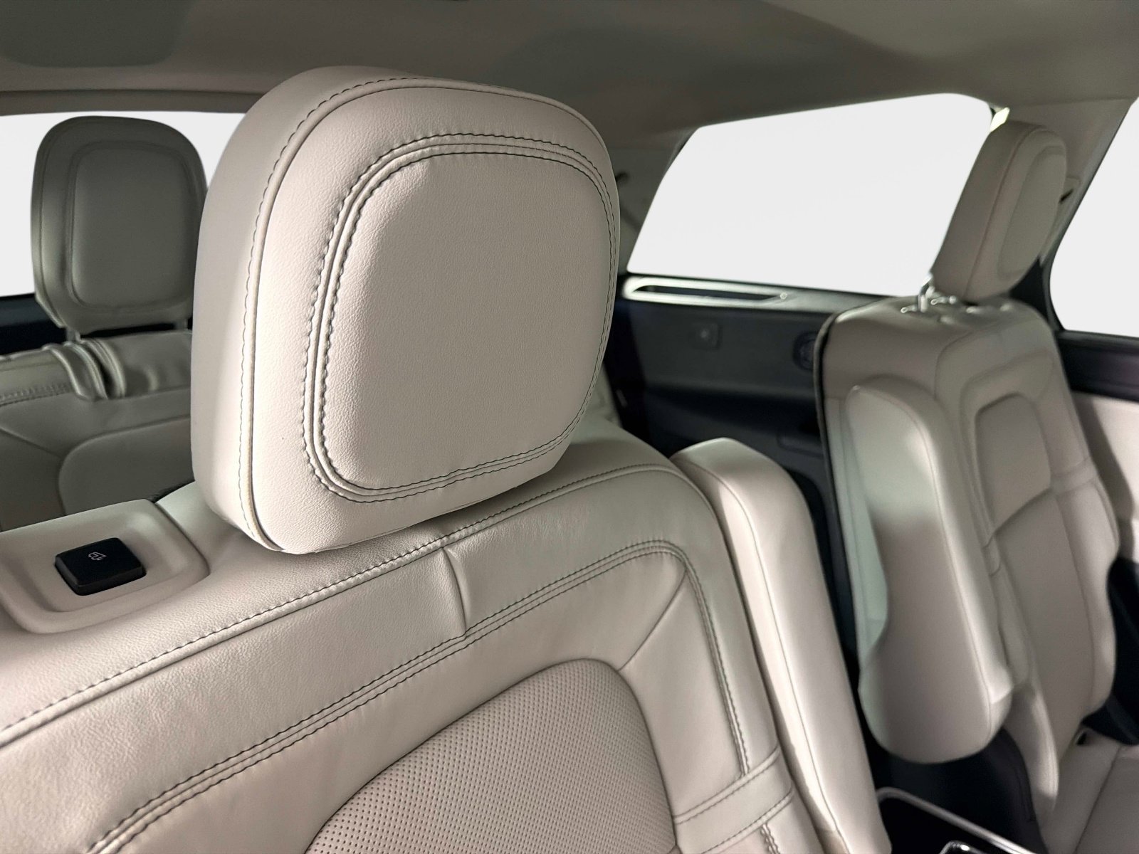 Used 2025 Lincoln Aviator Reserve w/ Equipment Group 201A AWD/4WD image 27