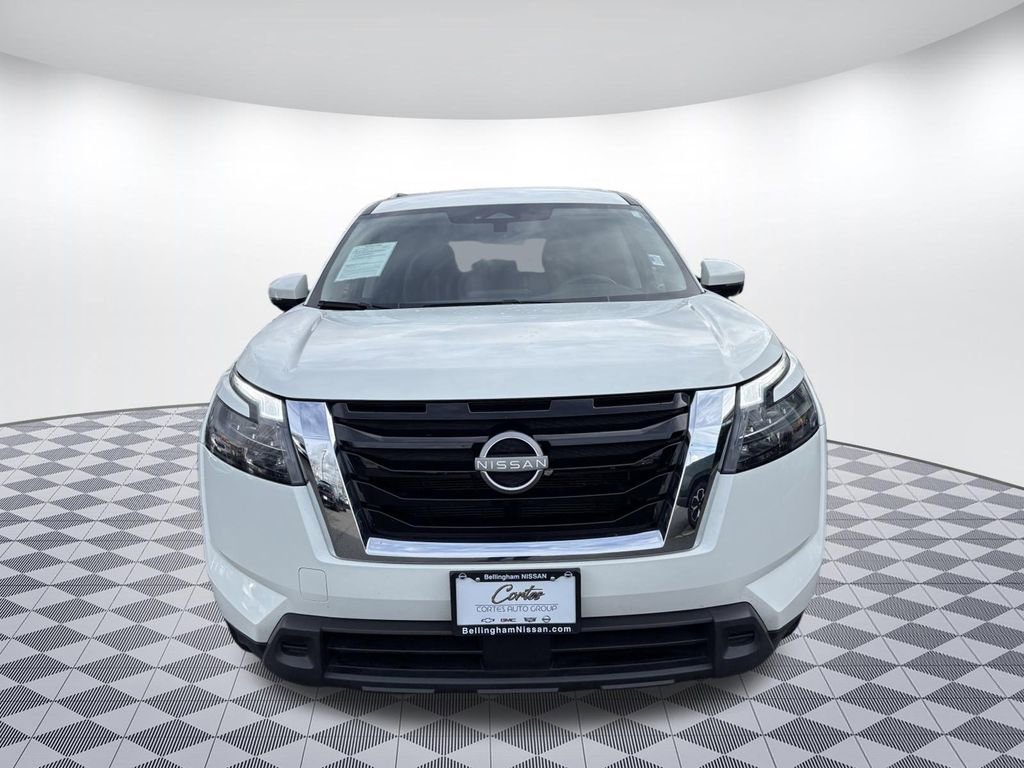Used 2025 Nissan Pathfinder SV AWD/4WD image 2