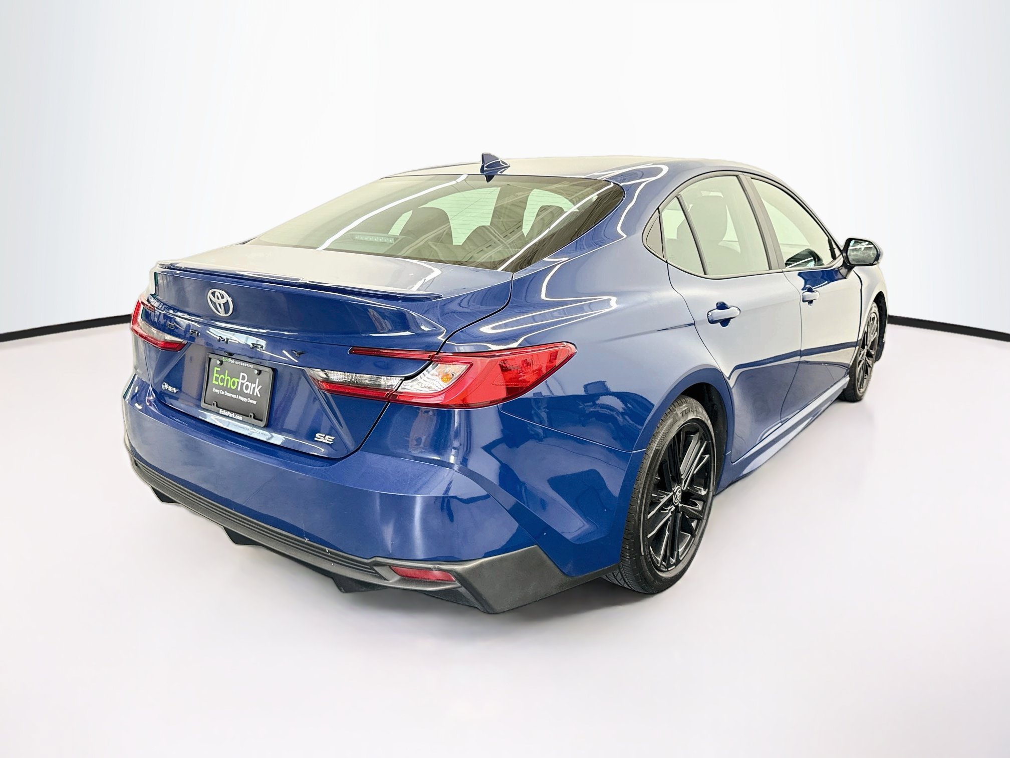 Used 2025 Toyota Camry SE FWD image 9