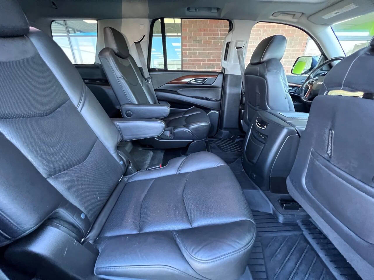 Used 2020 Cadillac Escalade Luxury image 16