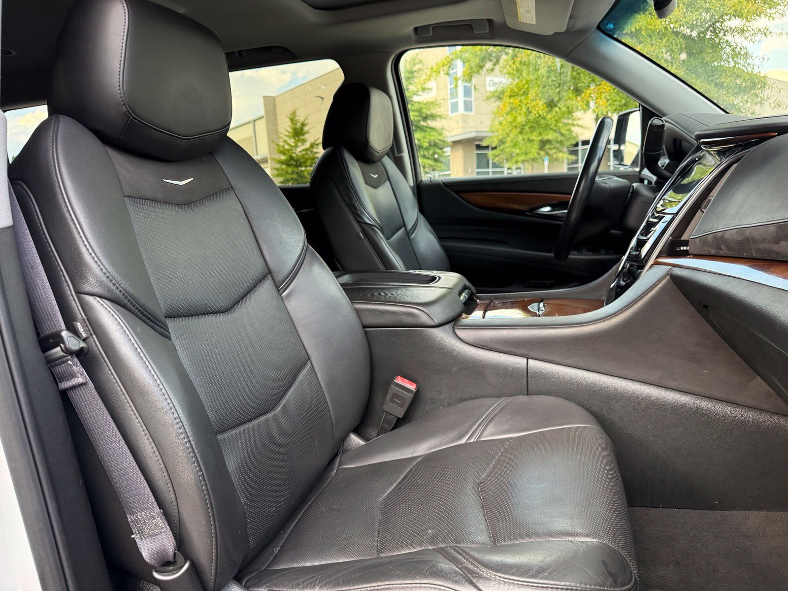 Used 2016 Cadillac Escalade Luxury AWD/4WD image 38