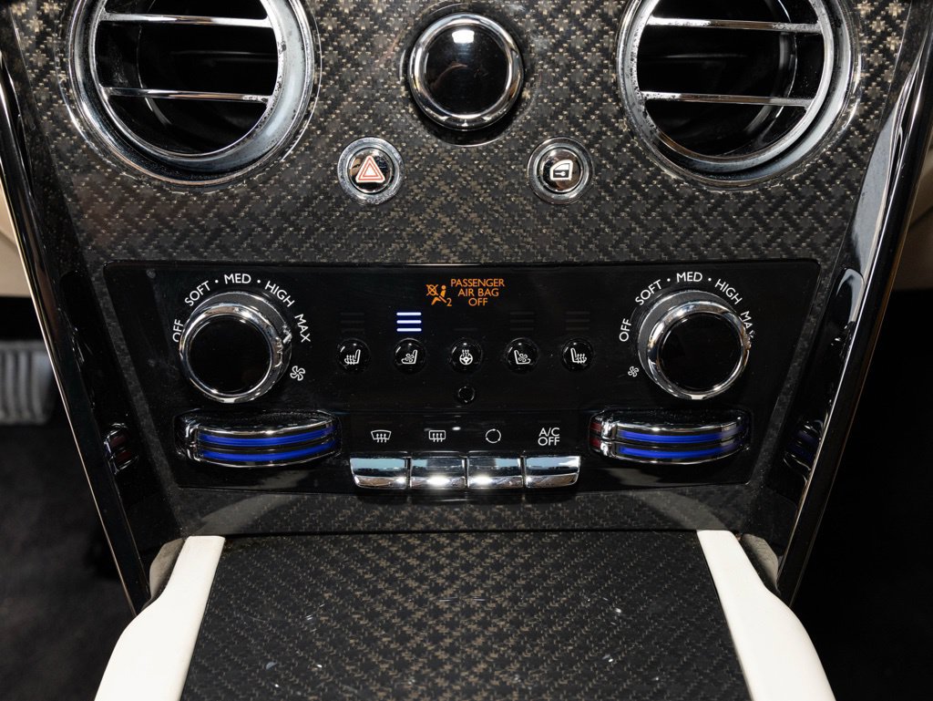 Certified 2022 Rolls-Royce Cullinan Black Badge w/ Dark Exterior Package AWD/4WD image 43