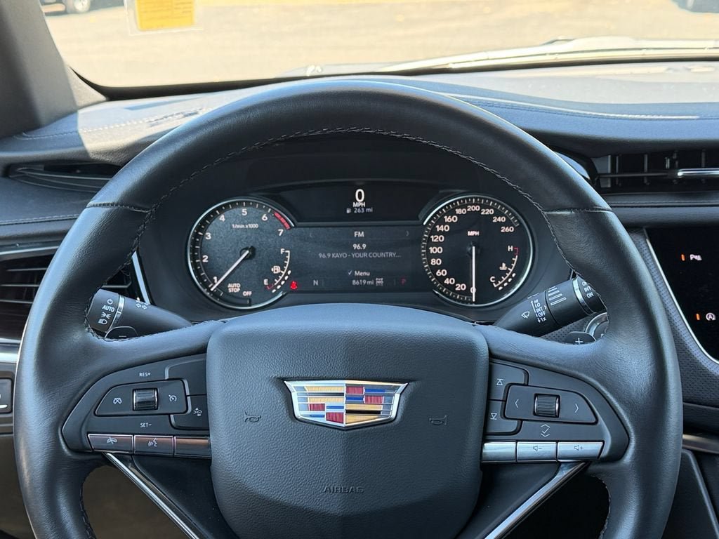 Used 2025 Cadillac XT6 Luxury AWD/4WD image 37