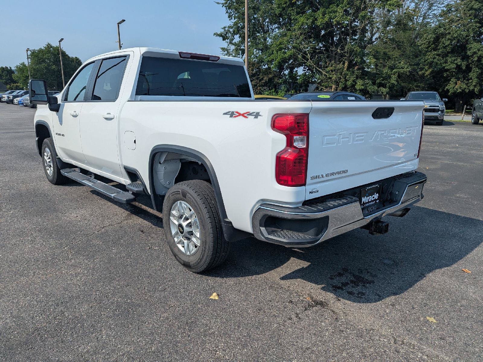 Used 2025 Chevrolet Silverado 2500 LT w/ Convenience Package AWD/4WD image 5
