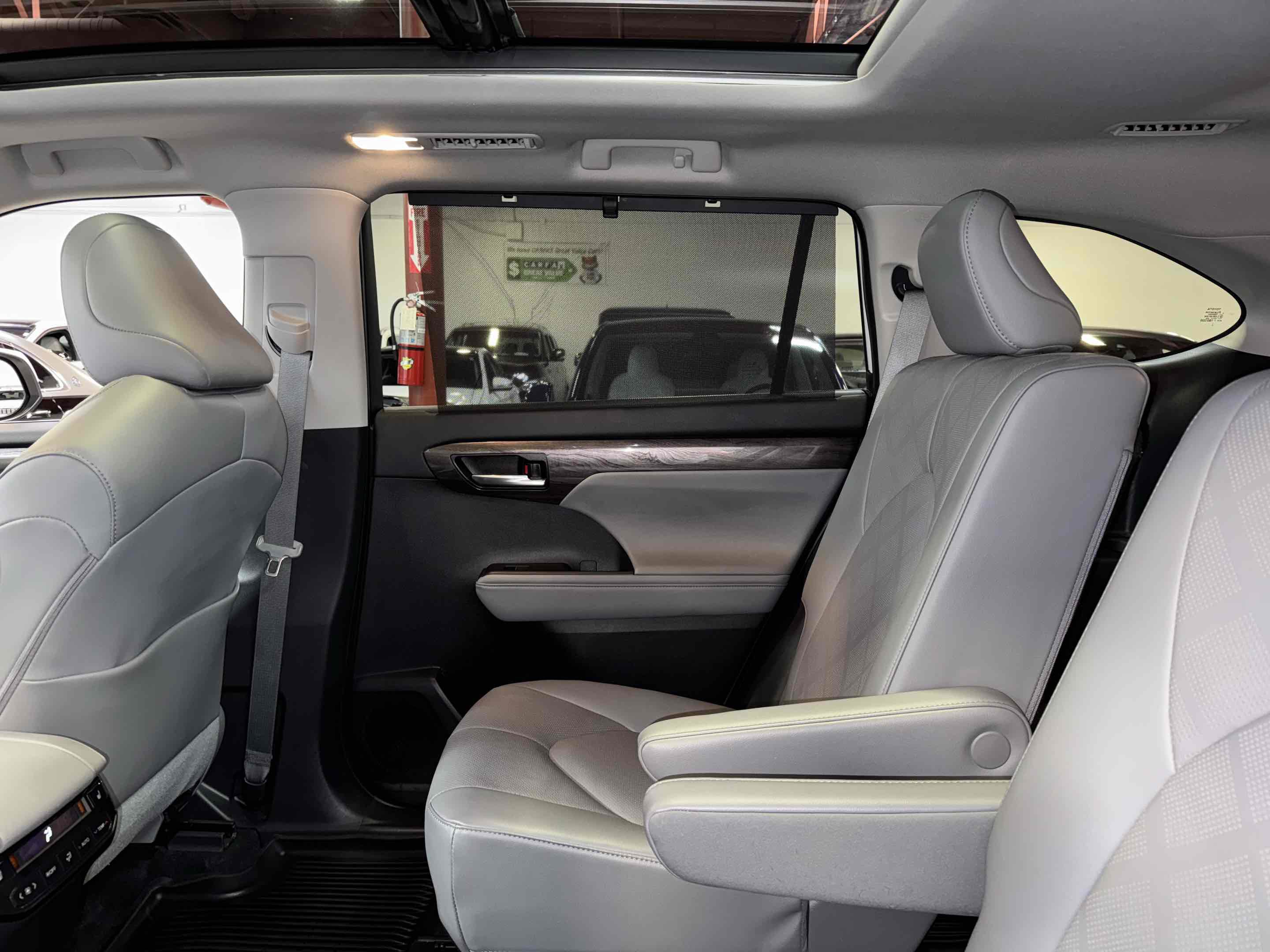 Used 2023 Toyota Highlander Platinum image 36