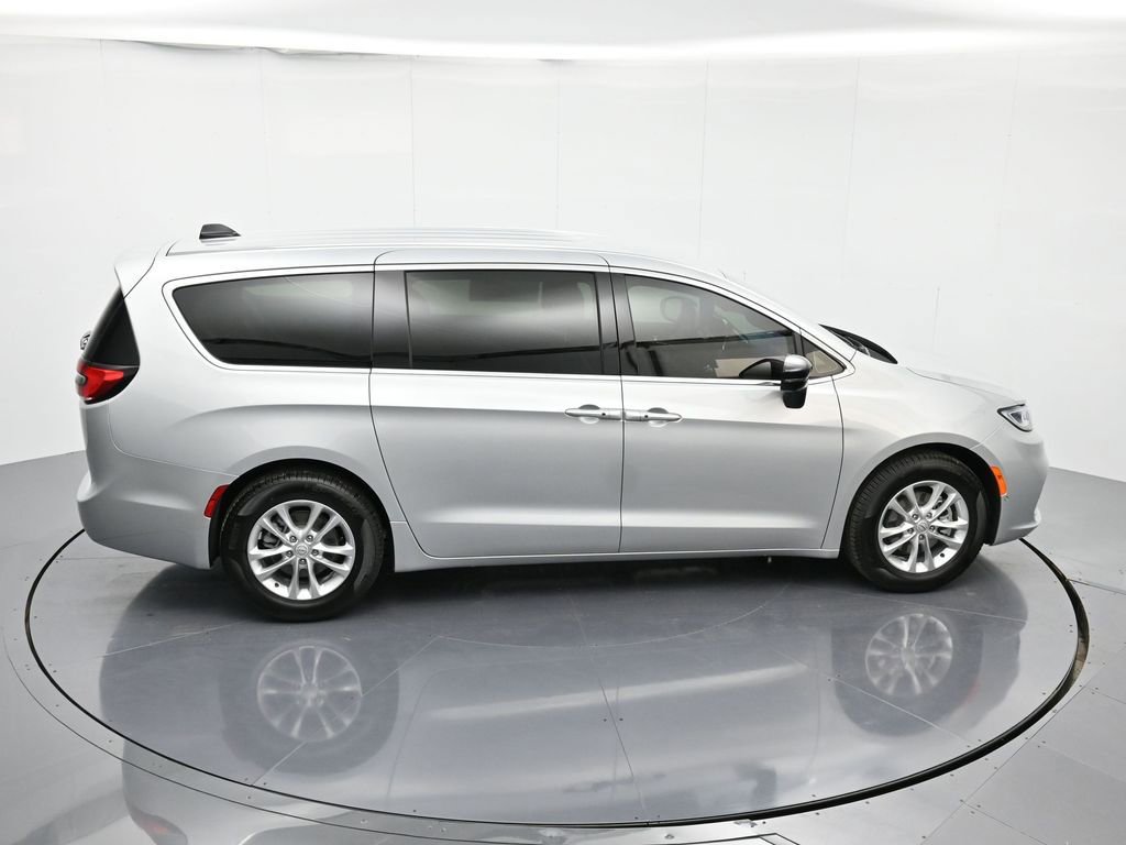 New 2026 Chrysler Pacifica Select image 29