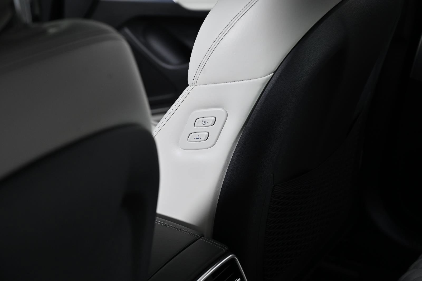 Used 2024 Genesis G70 3.3T Advanced w/ Sport Prestige Package image 32