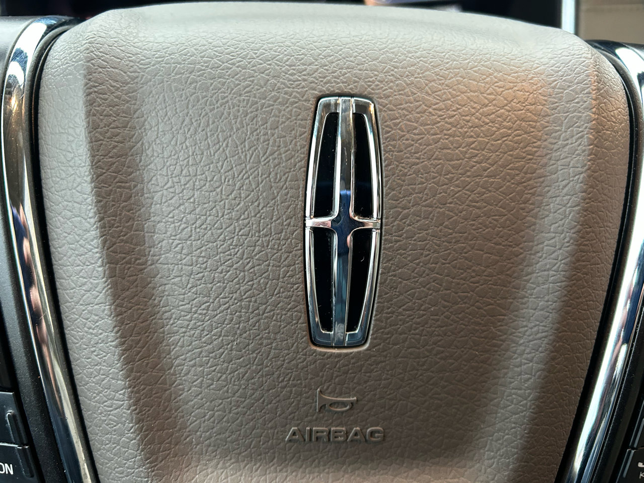 Used 2015 Lincoln Navigator L 4WD image 21