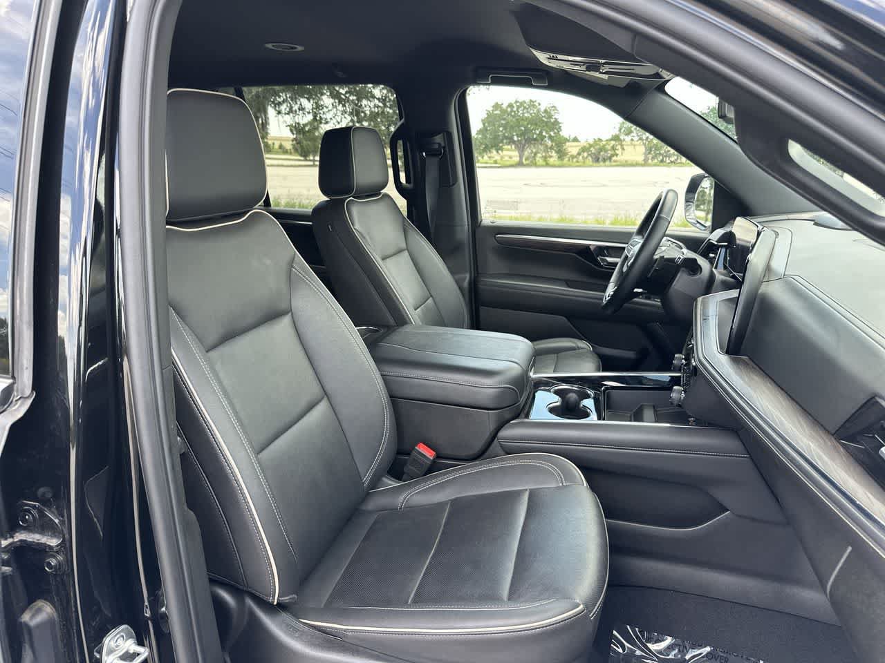 Used 2025 Chevrolet Tahoe Premier AWD/4WD image 22