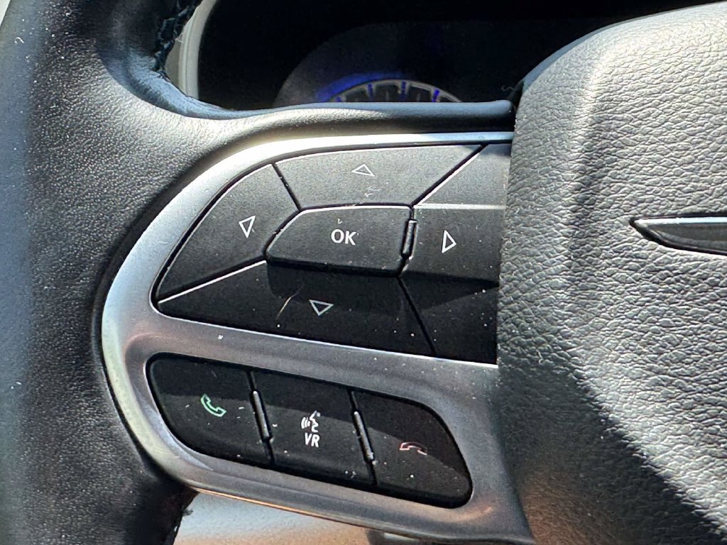 Used 2021 Chrysler Pacifica Touring-L FWD image 21