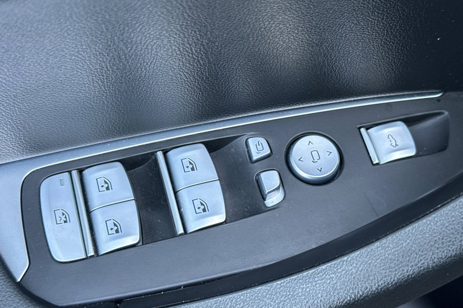 Certified 2023 BMW X4 xDrive30i w/ Premium Package image 13