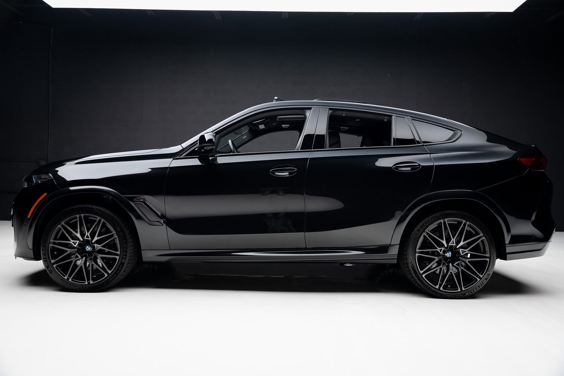 Used 2024 BMW X6 M Competition image 17