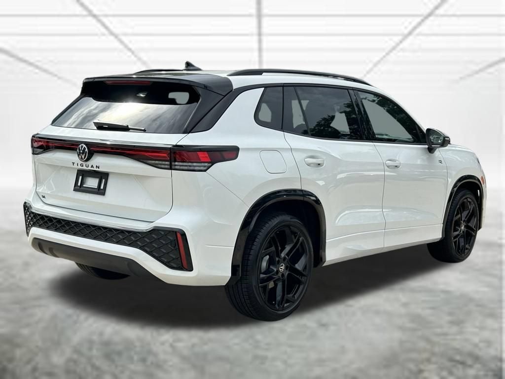 New 2026 Volkswagen Tiguan SE R-Line FWD image 6