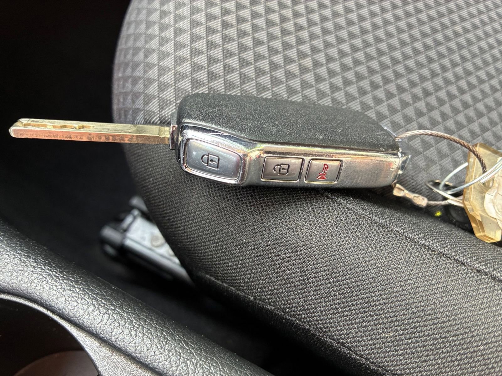 Used 2025 Kia Soul LX w/ LX Technology Package FWD image 31