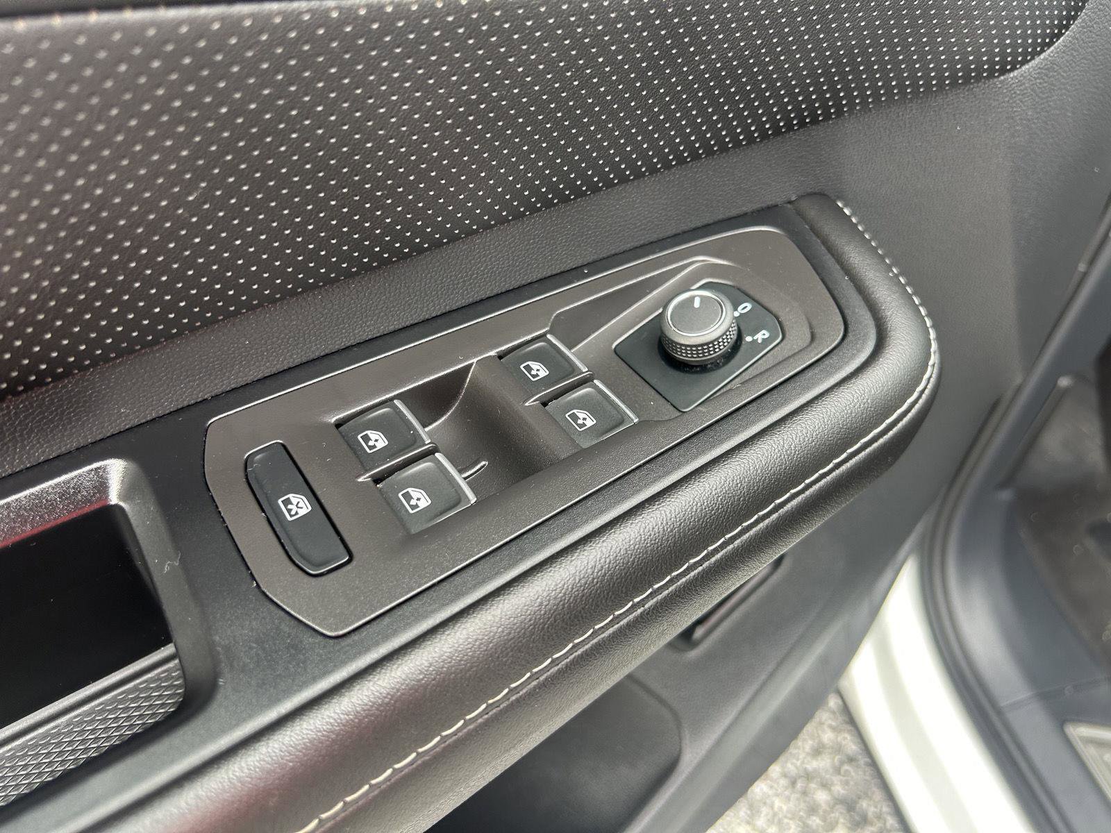 Used 2024 Volkswagen Atlas Cross Sport SE image 11