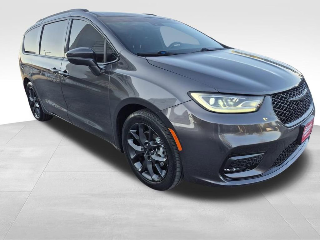 Used 2021 Chrysler Pacifica Touring w/ S Appearance Package image 7