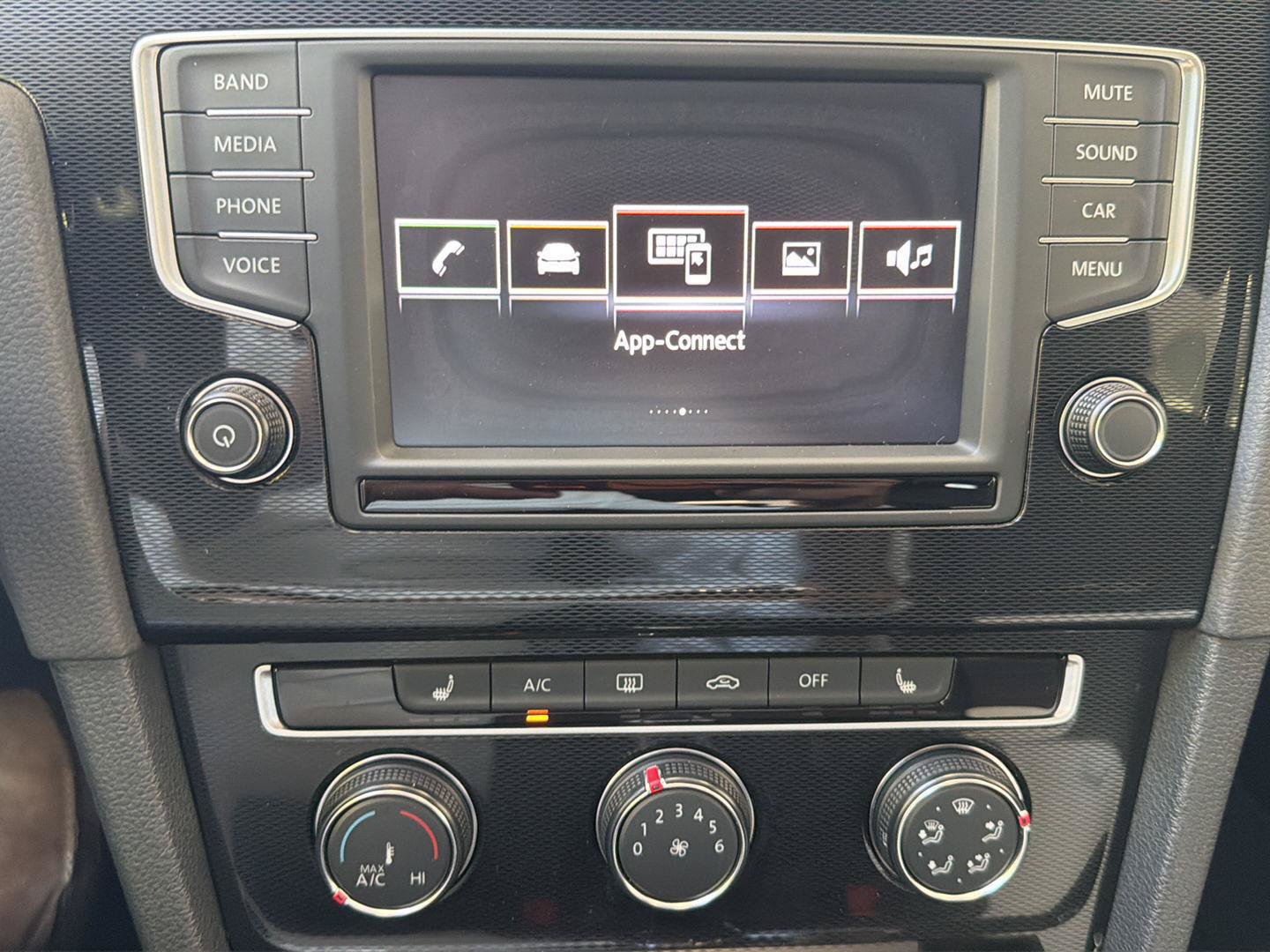 Used 2016 Volkswagen GTI SE FWD image 22