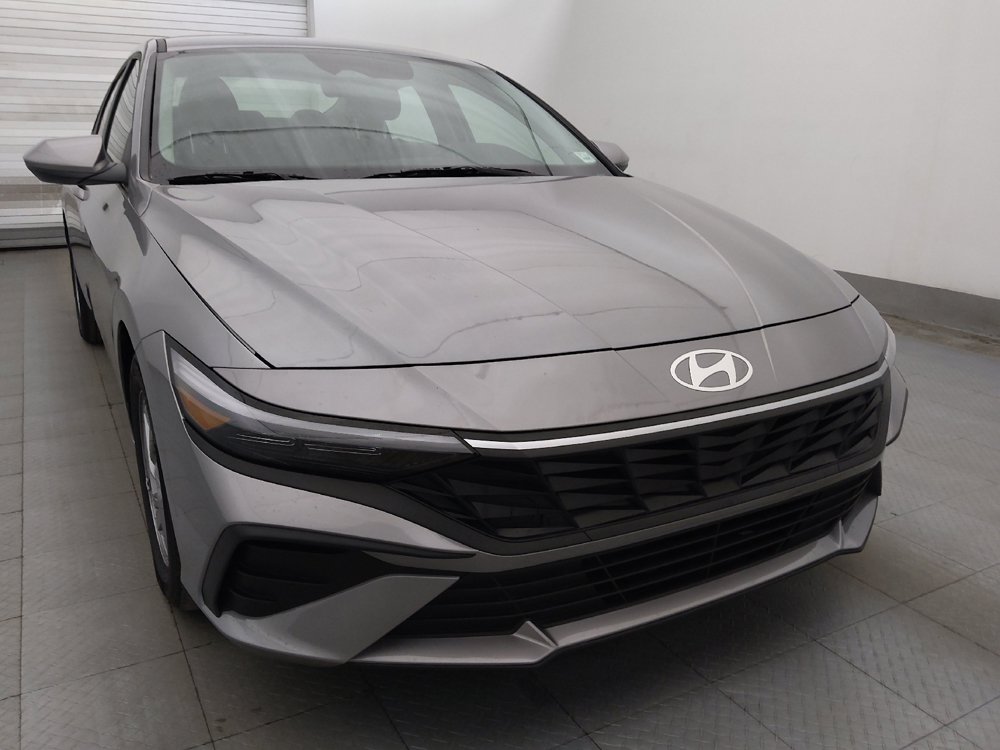 Used 2025 Hyundai Elantra SE FWD image 13