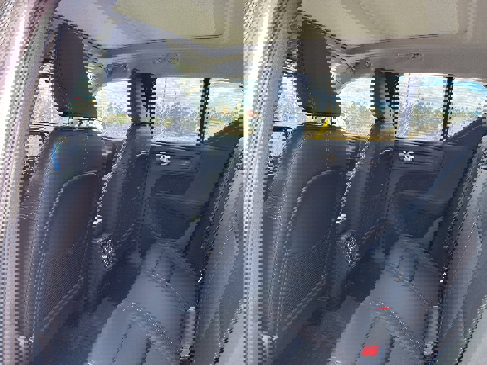 New 2026 Volvo XC40 B5 Ultra w/ Protection Package Premier image 10