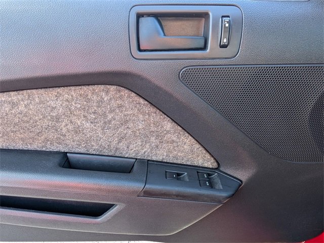 Used 2014 Ford Mustang Convertible image 27