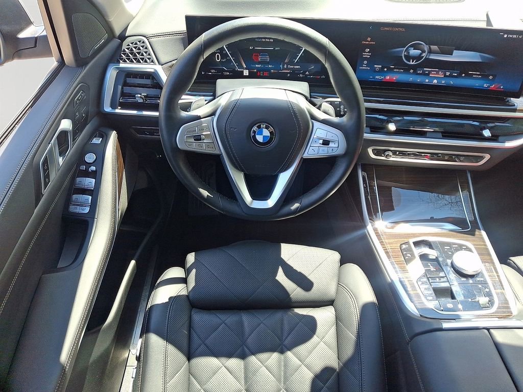 Certified 2025 BMW X7 xDrive40i w/ Premium Package AWD/4WD image 13