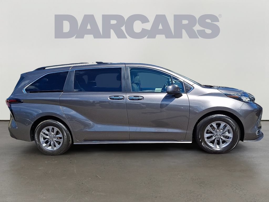 Used 2023 Toyota Sienna XLE FWD image 7